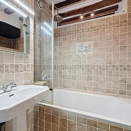 Charming In The Heart Of Saint-germain Paris